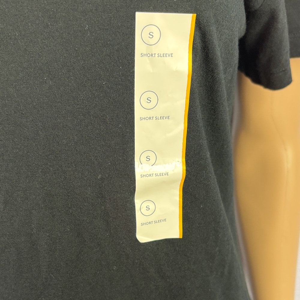 Universal Thread Black V-Neck Short Sleeve 100% Cotton Tee - Picture 4 of 6
